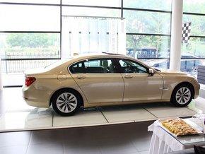 宝马(进口) 730Li 3.0L 车辆正右侧