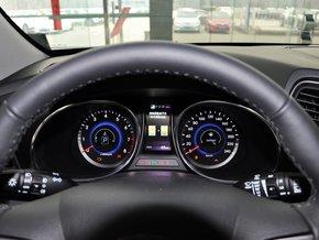 北京现代 2.4L 自动 方向盘后方仪表盘