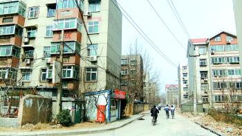 化纤小区产权单位欠交维修资金 居民办不下房产证