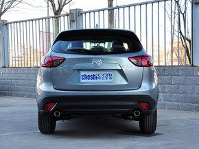 长安马自达 2.0L 自动 车辆正后方尾部视角