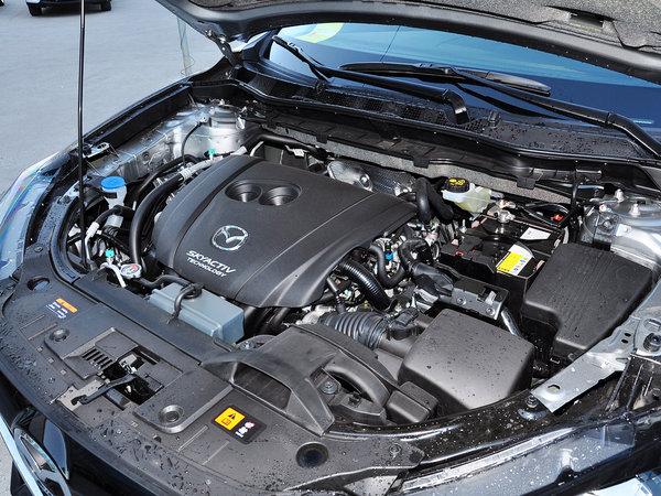 长安马自达 2.0L 自动 发动机主体特写