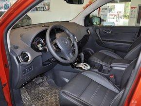 雷诺 2.5L CVT 中控台左侧