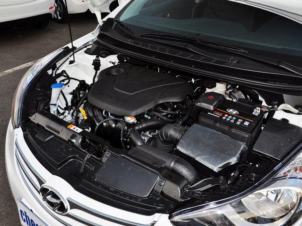 北京现代 1.6L 自动 发动机主体特写