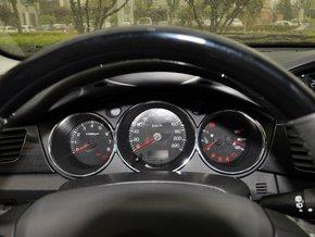 东风风神 1.6L 手动 方向盘后方仪表盘