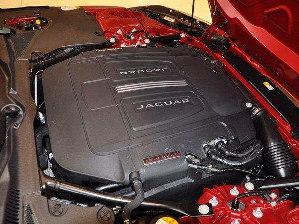 捷豹 3.0T 自动 发动机主体特写