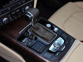 一汽奥迪 50 TFSI 挂档把手特写