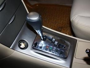 一汽丰田 1.6L 自动 挂档把手特写