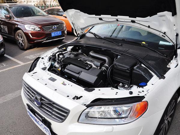 沃尔沃 T5 2.0T 自动 发动机主体特写