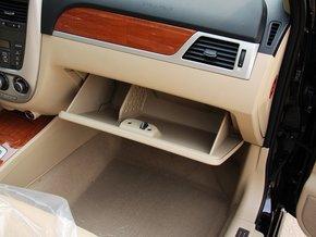 别克 1.5L 自动 手套箱整体特写