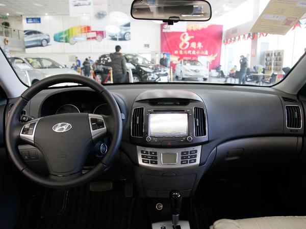 北京现代 1.6L 自动 中控台整体