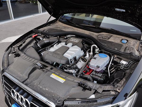 一汽奥迪 50 TFSI 发动机主体特写