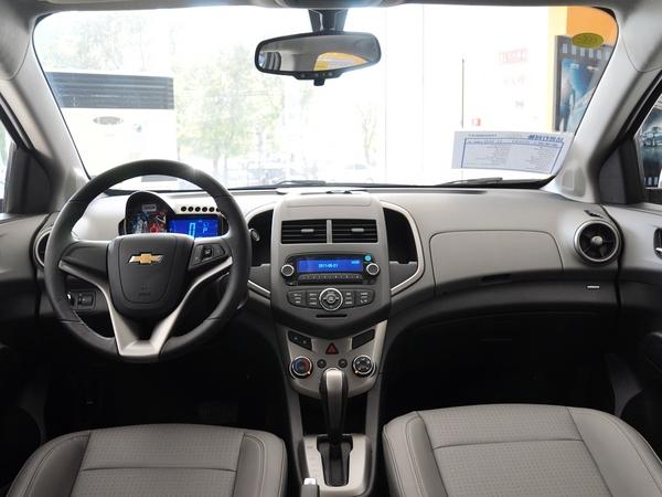 雪佛兰 三厢 1.6 自动 中控台整体