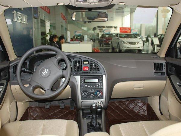 �����ִ� 1.6L �ֶ� �п�̨����