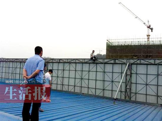 装修中被压断3只手指 男子留下