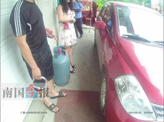 �Լҳ��ⱻ�� ��ŭ���ӽ�ú������С��������(ͼ)