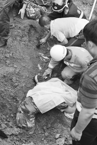 担架救人怎么使用湖北3名消防员救人被埋压殉职 都为攻坚组成员_https://www.jmylbn.com_新闻资讯_第1张