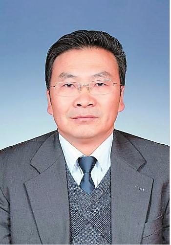 杨为栋,男,白族,1956年10月生,研究生学历,中共党员,1975年8月参加