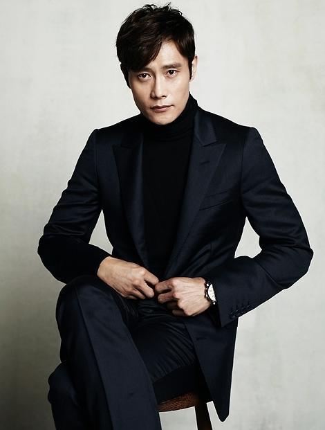 韩星李秉宪出演终结者新作饰机器人图