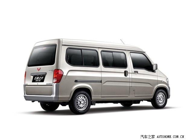 新款五菱之光加长版与五菱之光普通版在外观设计上基本保持一致,新车