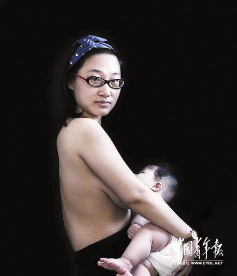 多位母亲拍半裸照宣传母乳喂养母乳最新鲜组图2