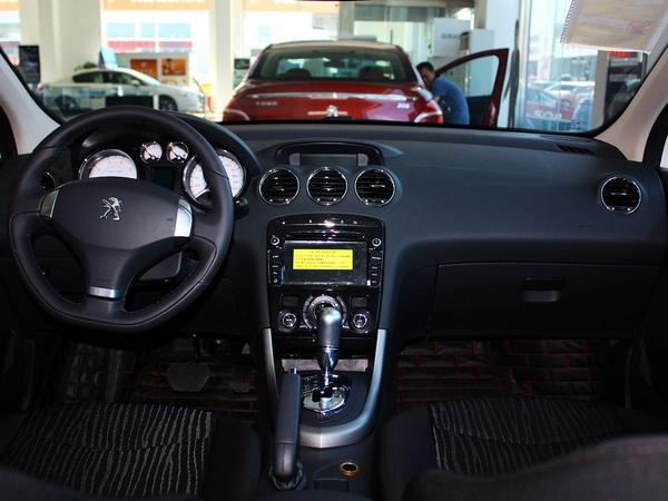 东风标致 2.0L 自动 中控台整体