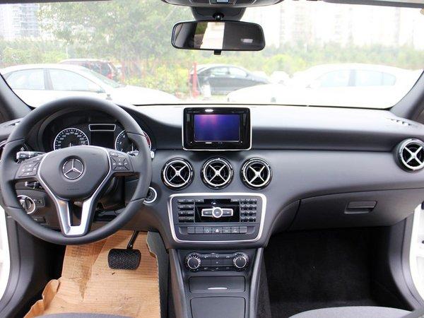 奔驰(进口) A180 1.6T DCT 中控台整体