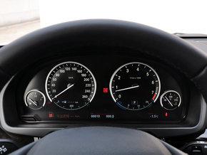 宝马(进口) xDrive35i 3.0T 自动 方向盘后方仪表盘