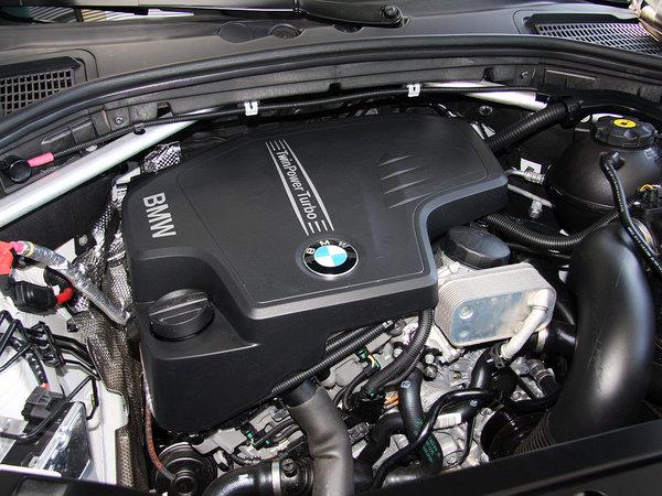 宝马(进口) 2.0t 发动机主体特写