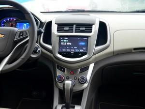 ͨ��ѩ���� ��Ψŷ 2014�� ���� 1.6L AT ���а�