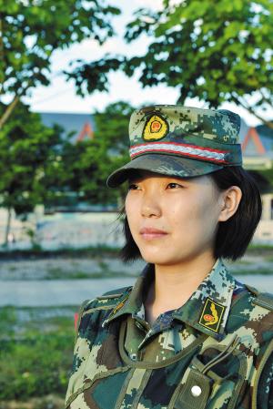 西双版纳边防支队禁毒女兵常年穿防弹衣戴头盔