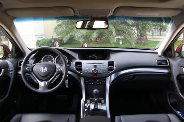 东风本田 2.4L 自动 中控台整体