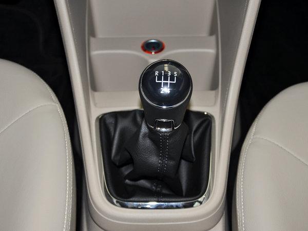 上海大众 1.6L 手动 挂档把手特写