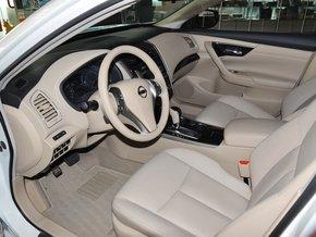 东风日产 2.5L 中控台左侧