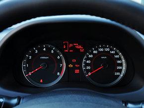 北京现代 1.4L 自动 车辆车头部分特写