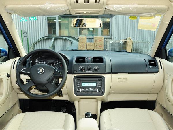 斯柯达 1.4L 手动 中控台整体