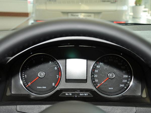 上海大众 1.6L 手动 方向盘后方仪表盘