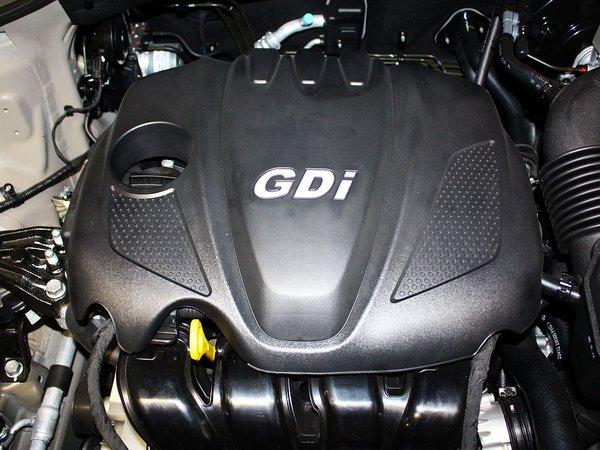 北京现代 2.0T 自动 发动机主体特写