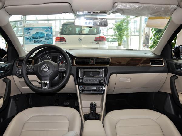 上海大众 1.6L 手动 中控台整体