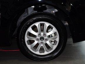 东风裕隆 2.0T 自动 前轮整体照片