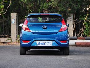 北京现代 1.6L 自动 车辆正后方尾部视角