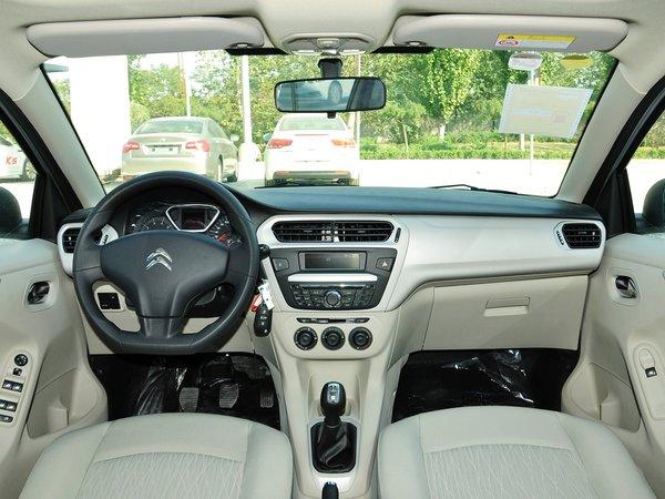 东风雪铁龙 三厢 1.6L 手动 中控台整体