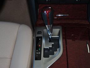 广汽丰田 2.5G 自动 挂档把手特写