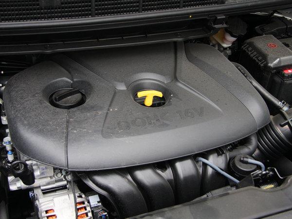 起亚(进口) 2.0L 自动 发动机主体特写