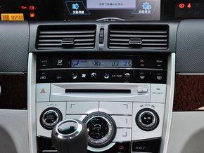 东风裕隆 2.2T 自动 中控台中央特写