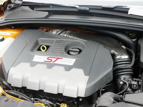 福特(进口) ST 2.0T 手动 发动机主体特写