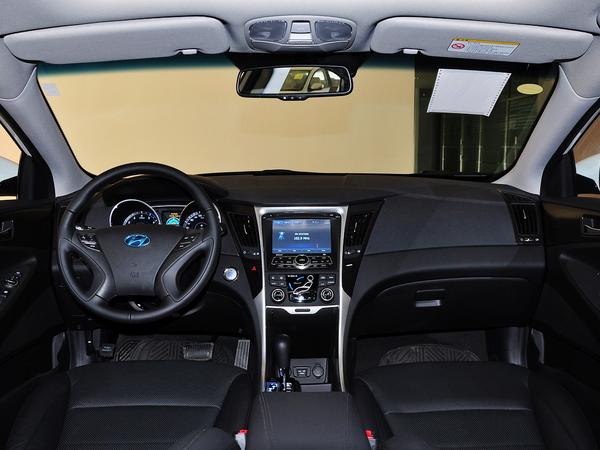 北京现代 2.4L 自动 中控台整体