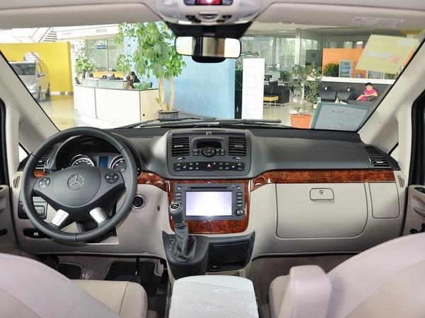 福建奔驰 3.0L 自动 中控台整体
