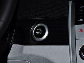 东风裕隆 2.0T 自动 车辆点火开关特写