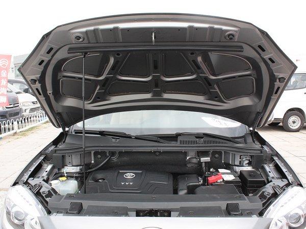 华晨中华 1.6L 自动 发动机局部特写