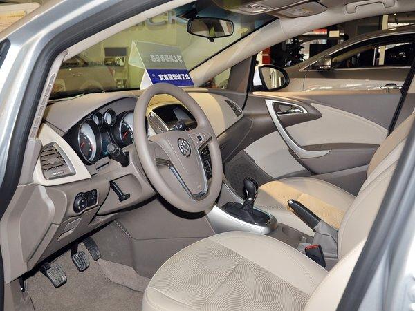 别克 GT 1.6L 手动 中控台左侧